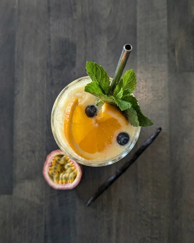 Solero — Vodka, Vanillesirup, Sahne, Maracujasaft bei Kaspio in Stade