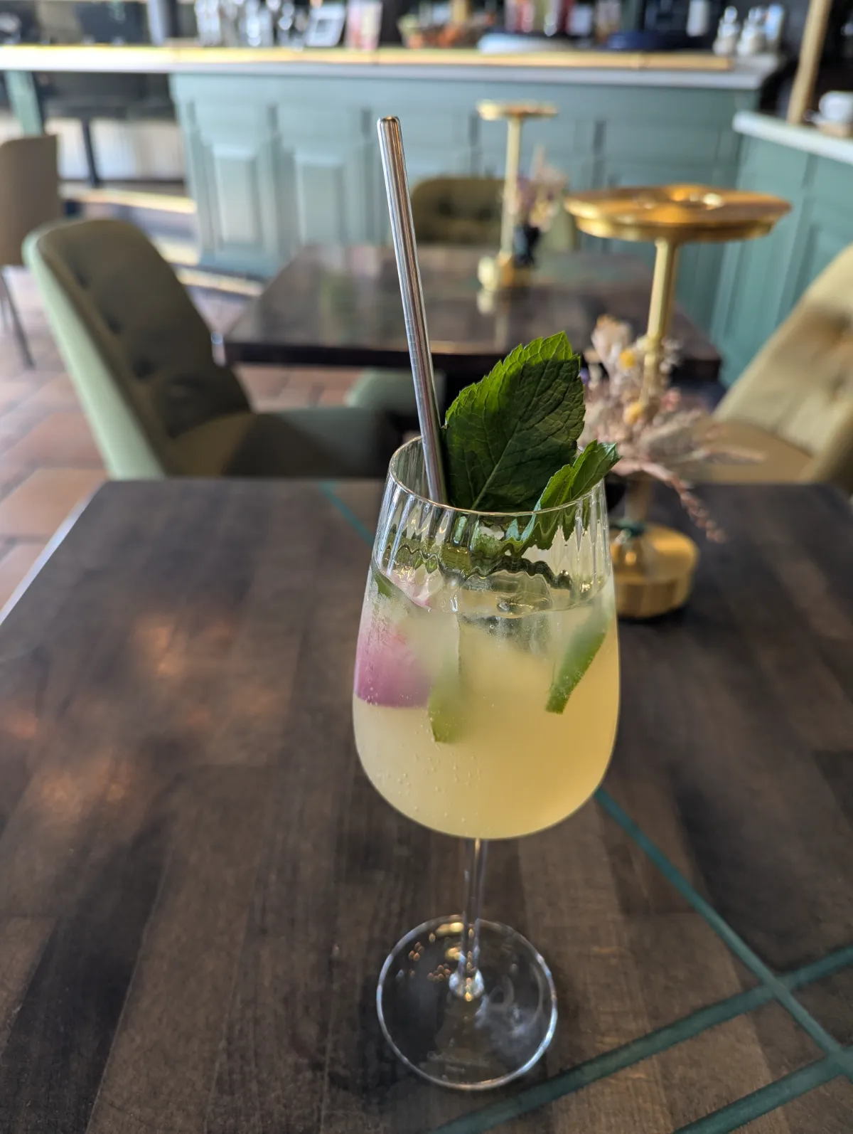 Altländer Spritz — Holunderblüten, Altländer Apfelsecco, Limette (alkoholfrei) bei Kaspio in Stade