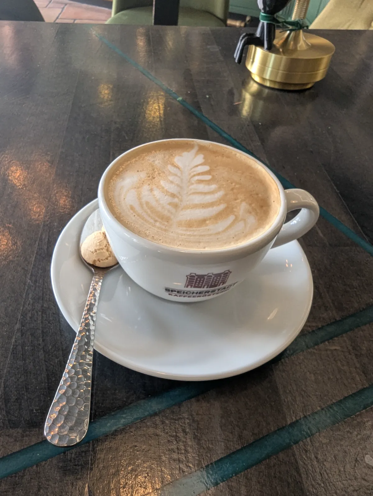 Cappuccino bei Kaspio in Stade