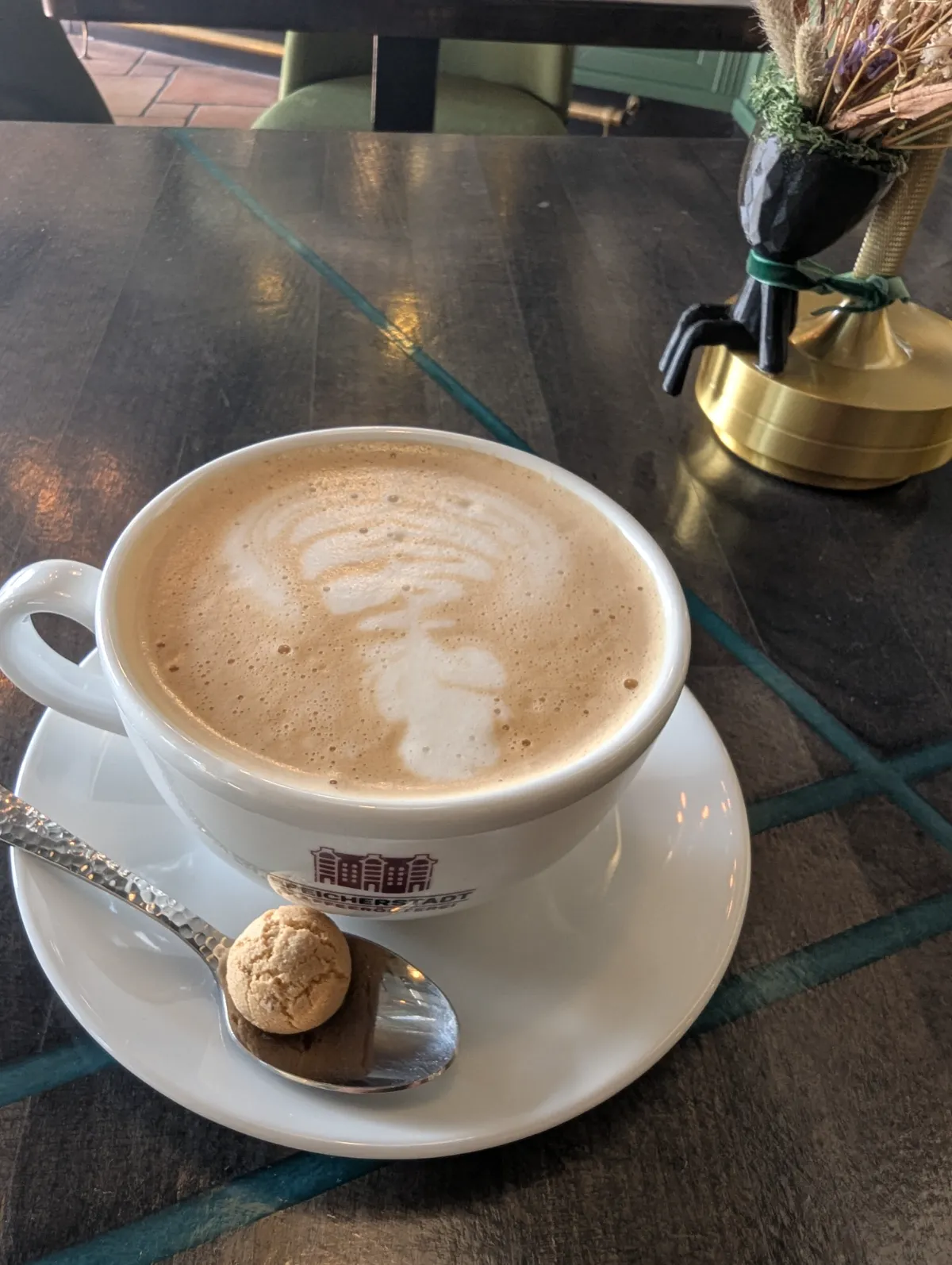Milchkaffee bei Kaspio in Stade